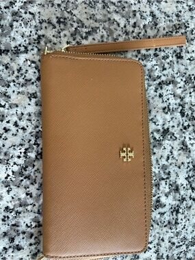 Tory Burch Caramel Tan Zip Card Holder with Gold Logo